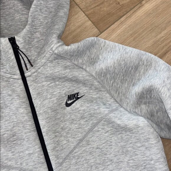 Nike Men's Sportswear Tech Fleece Windrunner Full-Zip Hoodie in a grey medium - Picture 4 of 5